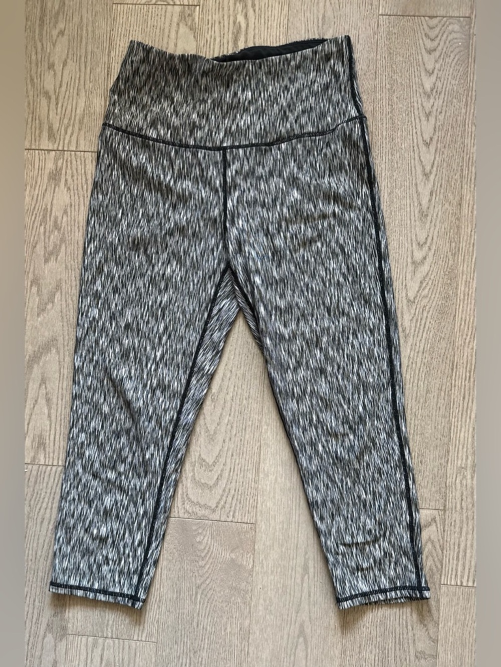 Everlast Black & White Space-Dye Women's' High Rise Capri Leggings in size M